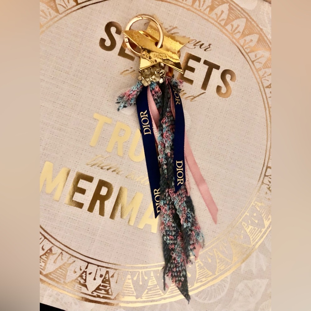 DIOR Authentic Golden Star  to Bag Charm / Key Chain (New!)